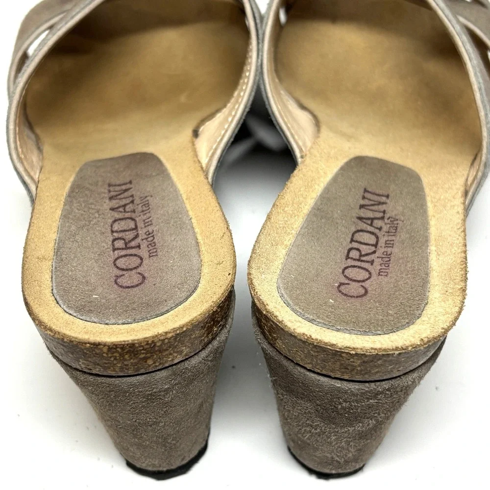 Cordani Woman 38 Avery Suede Wedge Cross Strap Sandals Made in Italy Taupe‎